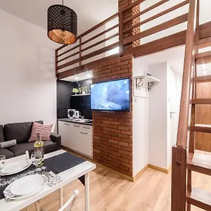 2 Nights - Great Location, Right Next To Main Rail And Bus Station, 10 Min To Main Square By Foot Polsko